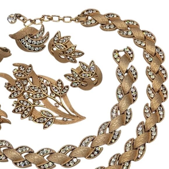 Vintage Crown Trifari Brushed Gold Bracelet Earrings Brooch Set Parure - Picture 5 of 11